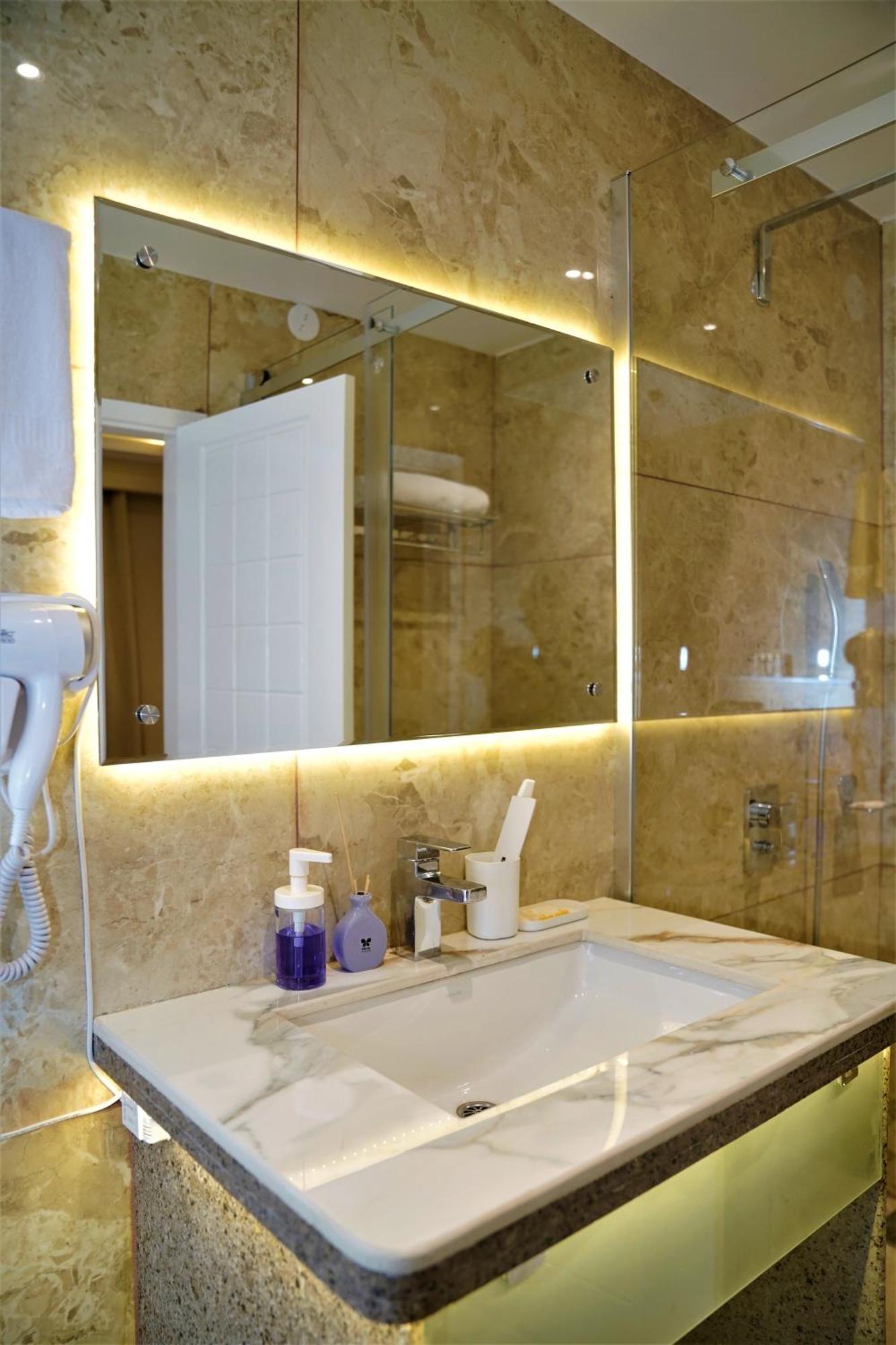 Essence Grandeur Hotel Guwahati Ngoại thất bức ảnh
