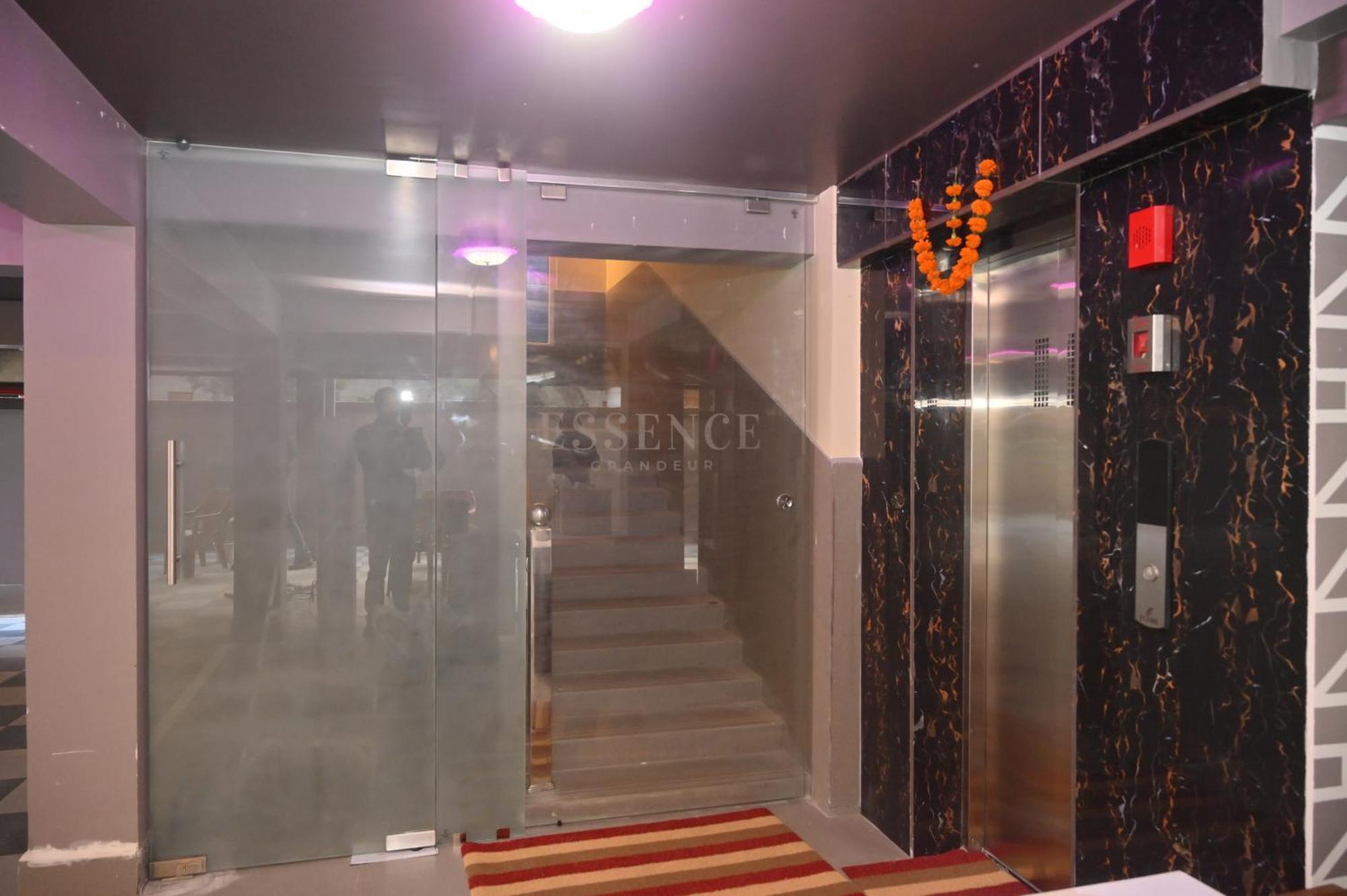 Essence Grandeur Hotel Guwahati Ngoại thất bức ảnh