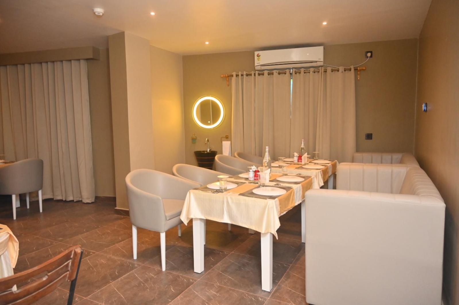 Essence Grandeur Hotel Guwahati Ngoại thất bức ảnh