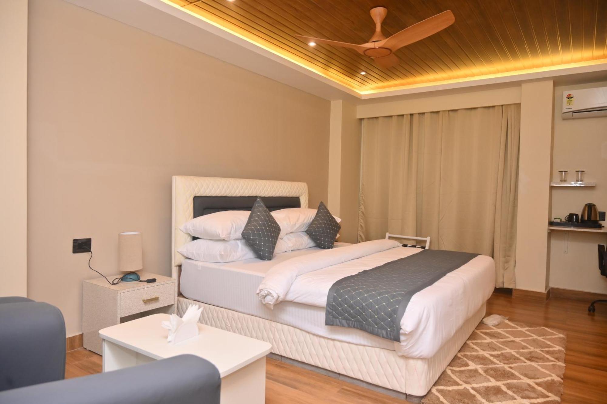 Essence Grandeur Hotel Guwahati Ngoại thất bức ảnh